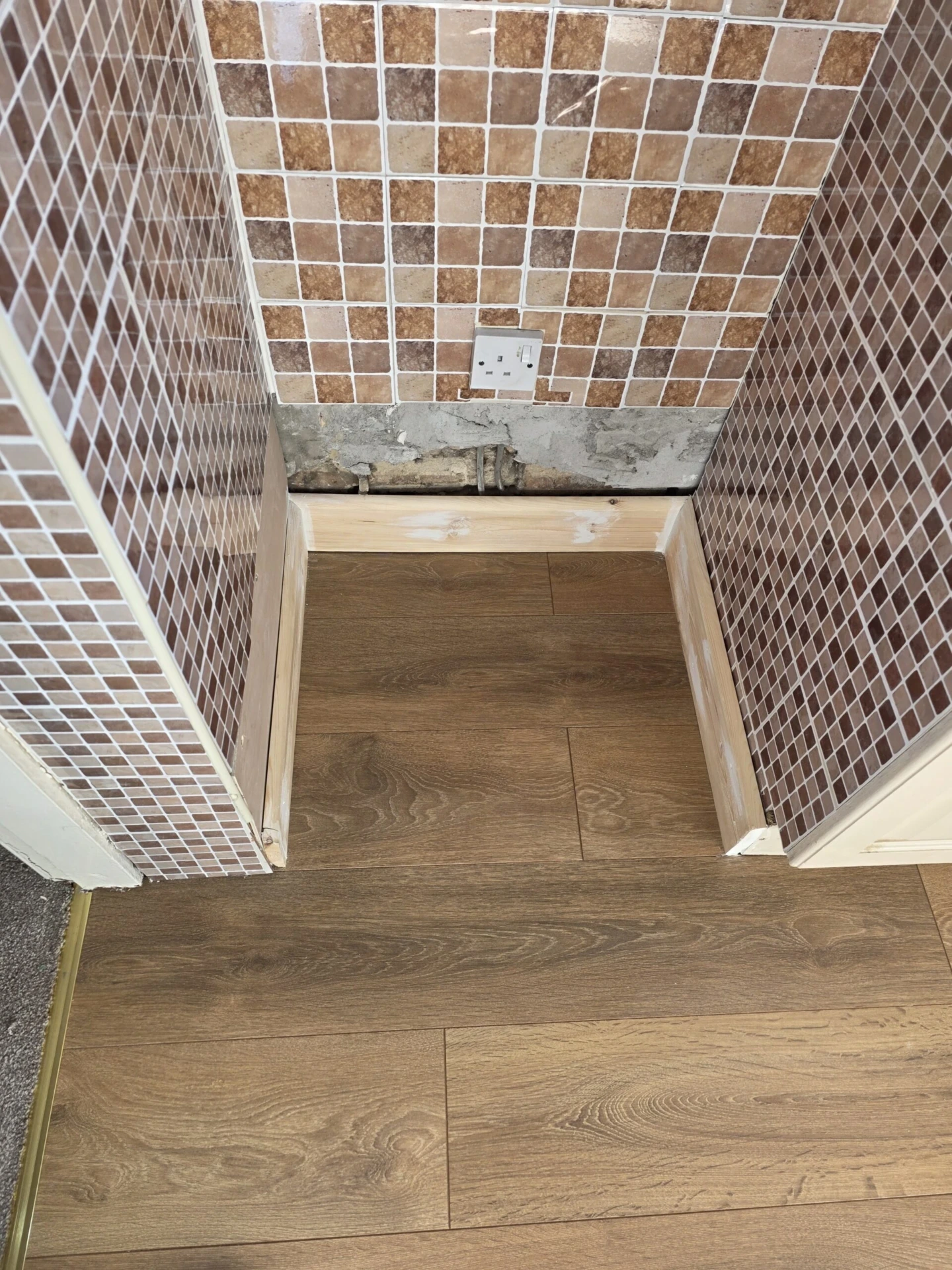 Laminate Flooring Replacement and Skirting Board Installation — completed work photograph